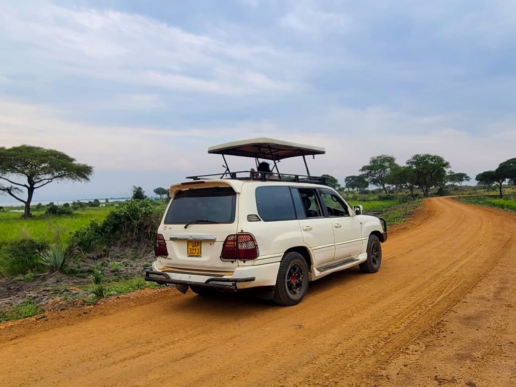 cheap-4x4-land-cruiser-v8-with-popup-roof-at-self-drive-uganda-cars